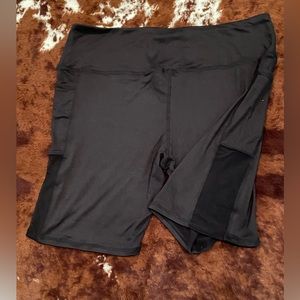 3x Activewear shorts with pockets